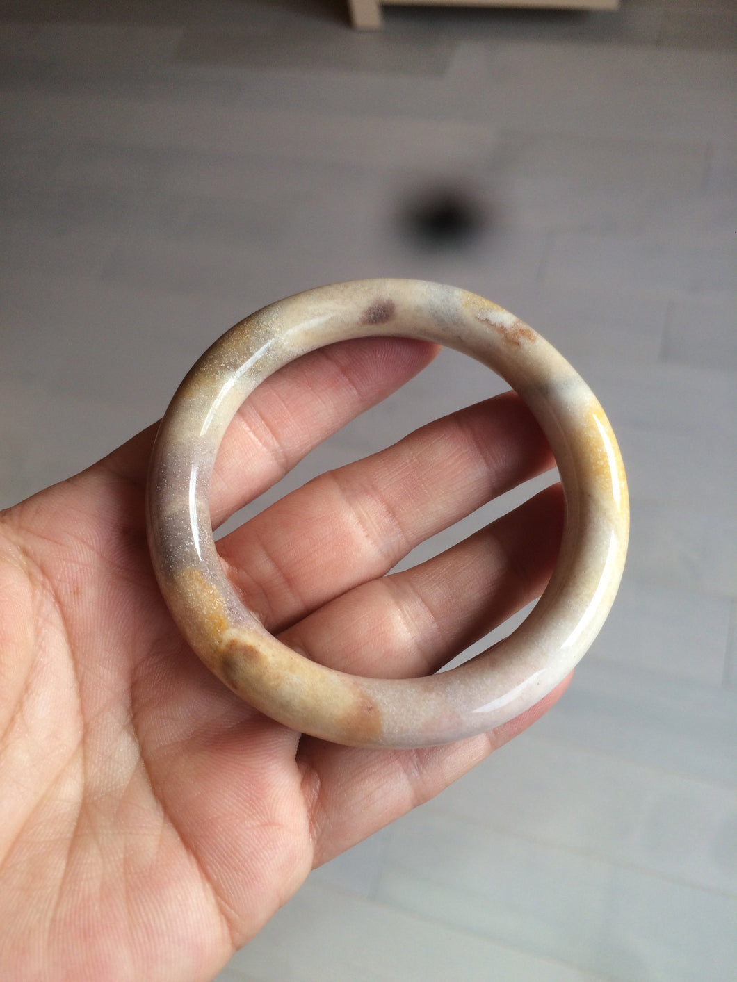 53.8mm 100% natural beige yellow pink purple round cut a taste of the tropical Coral Jade (珊瑚玉) bangle SY22