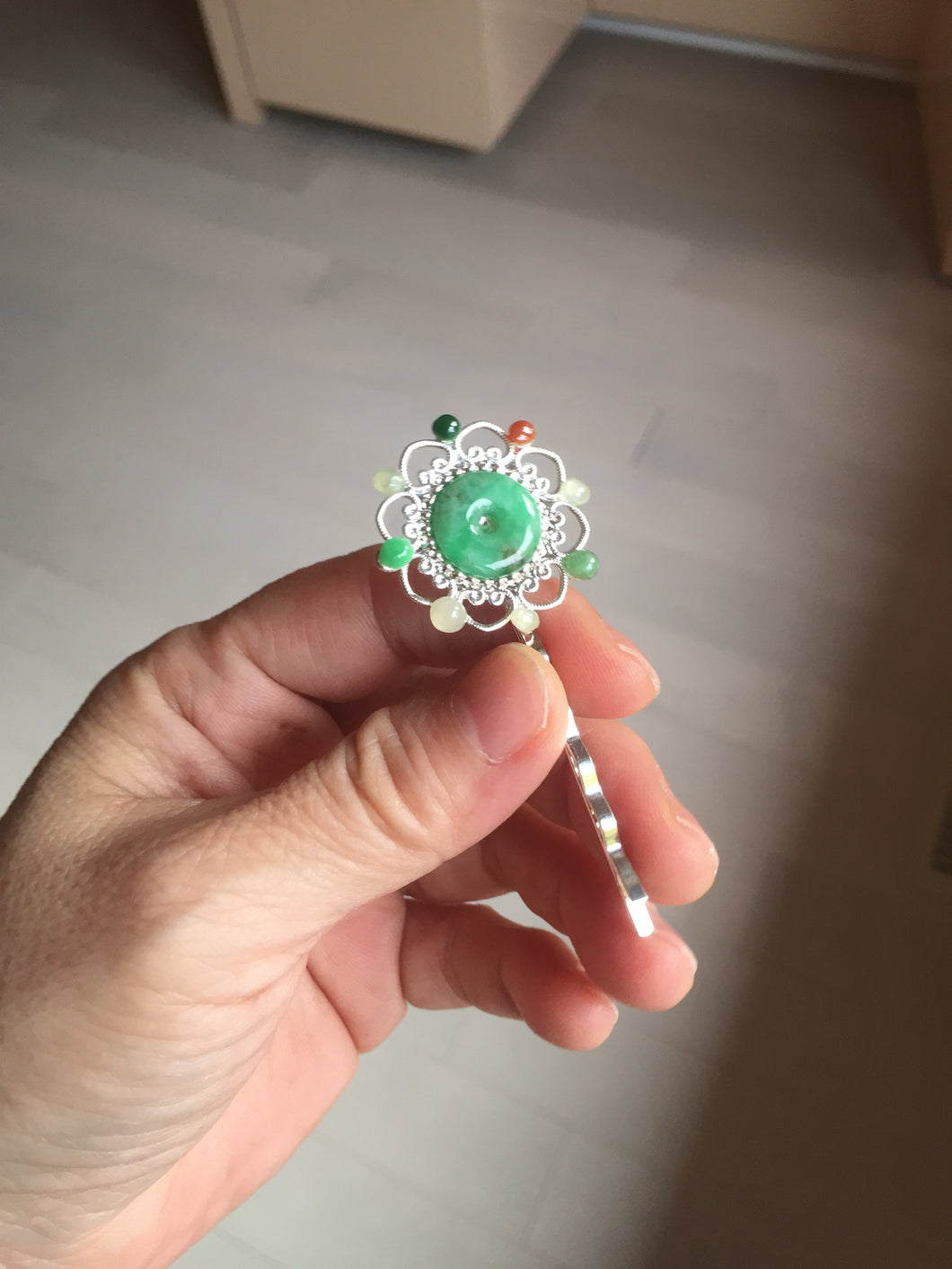 100% natural Type A sunny green red white Jadeite Bead flower hair clip PD167