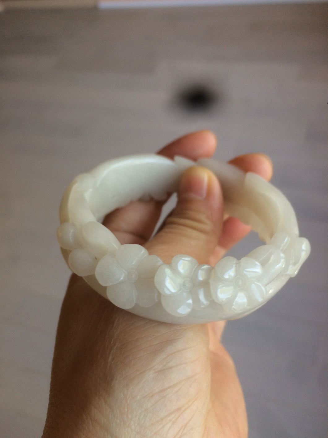 55.5mm 100% natural light pale pink/white/beige Quartzite (Shetaicui jade) carved flowers bangle XY15