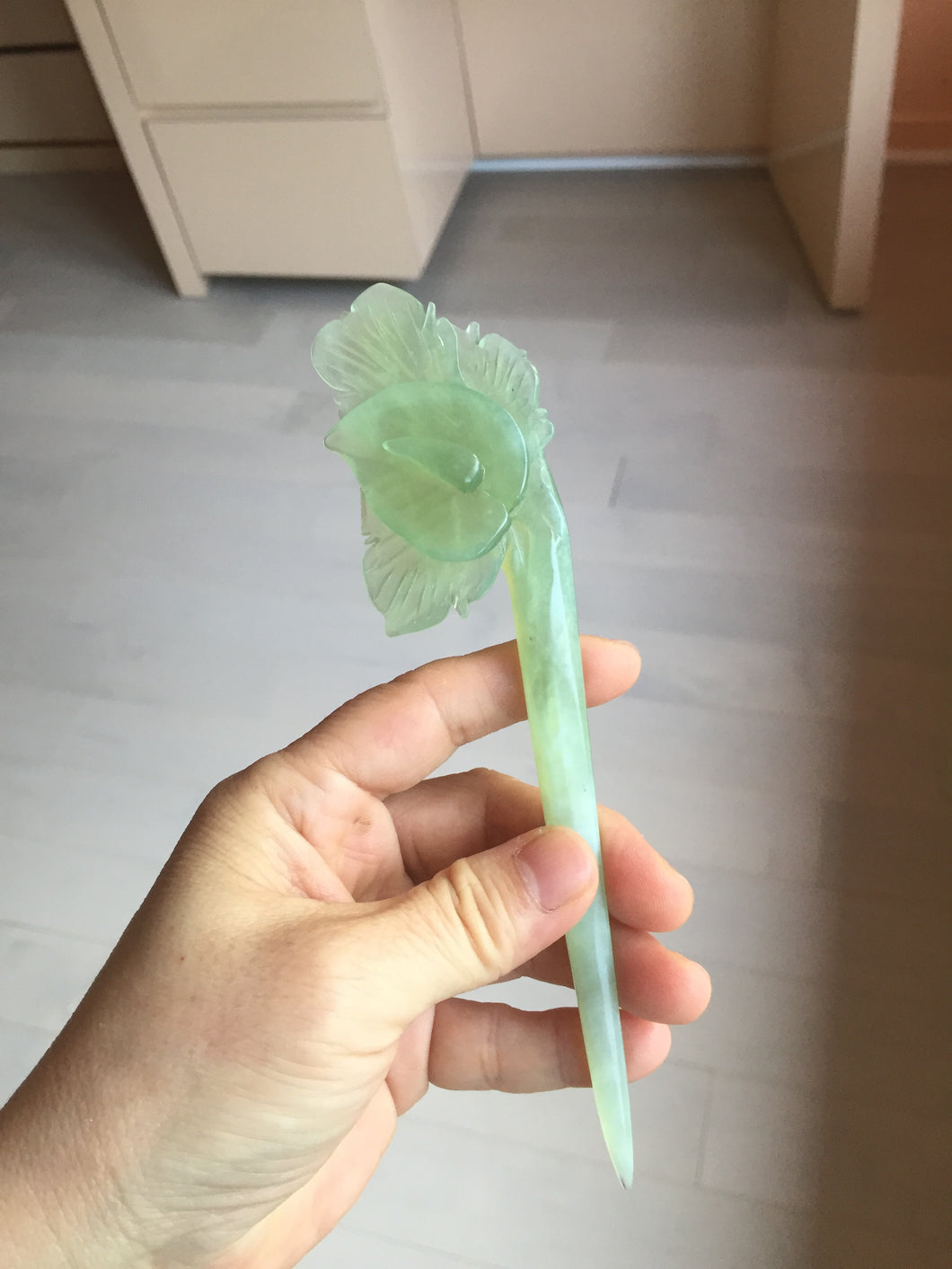 16cm 100% Natural light green Xiu Jade Serpentine vantage carved lily hairpin AW23