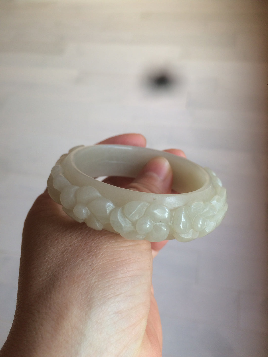53mm 100% natural light green/gray/pale pink Quartzite (Shetaicui jade) carved flowers bangle XY90