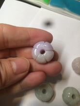Load image into Gallery viewer, 16mm 100% natural light green/purple carved lotus jadeite jade beads K120
