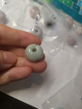 Load image into Gallery viewer, 16mm 100% natural light green/purple carved lotus jadeite jade beads K120

