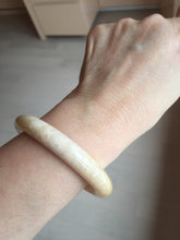 Load image into Gallery viewer, 52.8mm 100% natural beige yellow white round cut Coral Jade (珊瑚玉) bangle SY70
