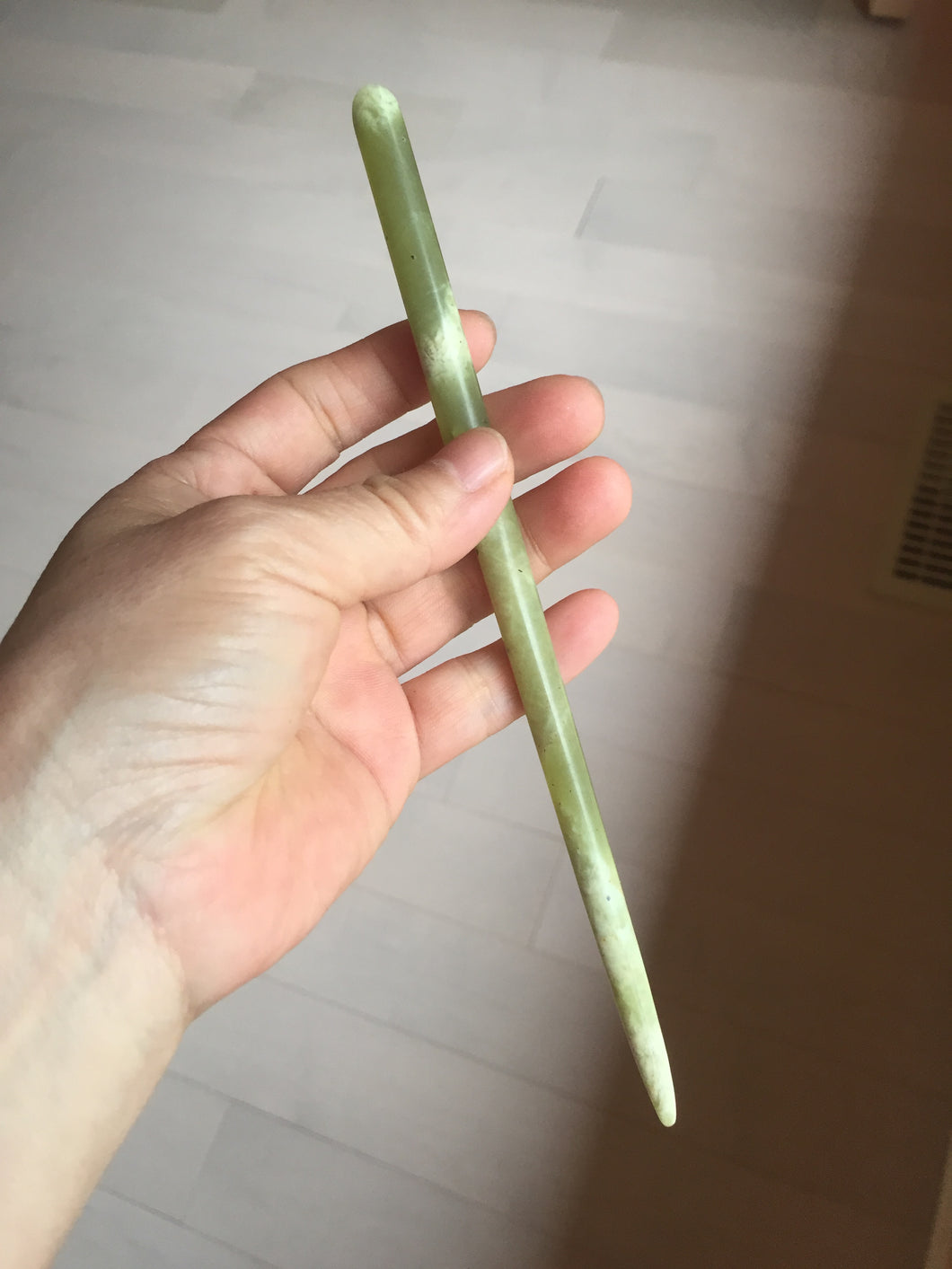 卖了 18.5cm 100% Natural light green yellow Xiu Jade Serpentine hairpin AW11