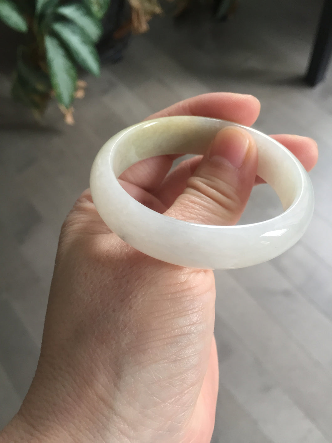 47.5mm Certified Type A 100% Natural icy light green/white oval Jadeite Jade bangle Q61-6673