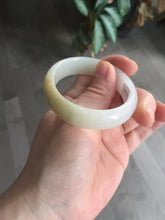 Load image into Gallery viewer, 47.5mm Certified Type A 100% Natural icy light green/white oval Jadeite Jade bangle Q61-6673
