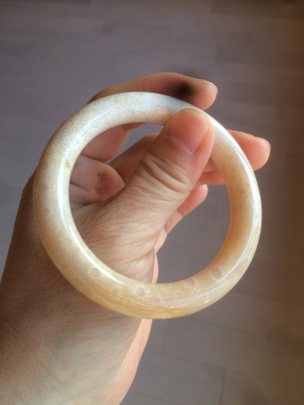 52.8mm 100% natural beige yellow white round cut Coral Jade (珊瑚玉) bangle SY70