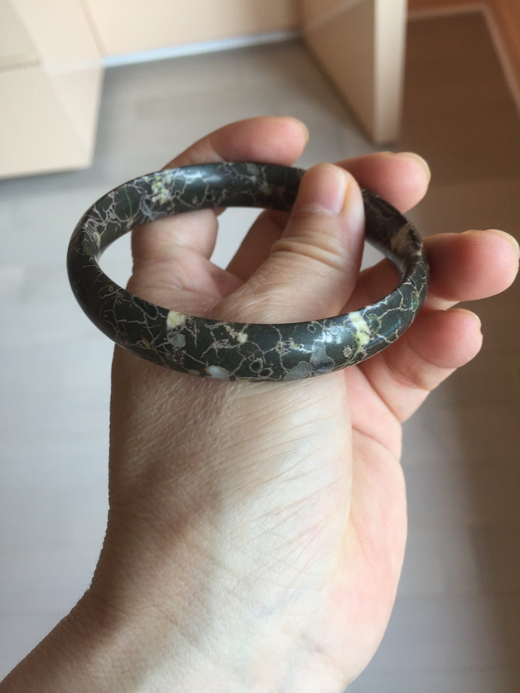 Sold! Please don't order. Thanks. 59.5mm 100% natural black background with white/yellow/red flowers Plum blossom Jade(梅花玉) bangle SY98-4