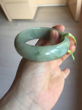 Load image into Gallery viewer, 卖了 55 mm Certified type A 100% Natural green/gray/brown/black board style Jadeite bangle R86-1530
