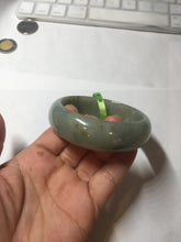 Load image into Gallery viewer, 卖了 55 mm Certified type A 100% Natural green/gray/brown/black board style Jadeite bangle R86-1530
