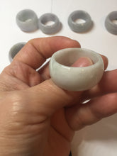 Load image into Gallery viewer, 100% natural type A light purple/green/white broad jadeite jade band ring thumb ring Pb42
