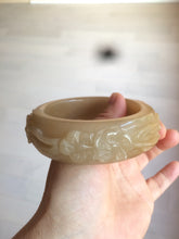 Load image into Gallery viewer, 58mm 100% natural sugar brown color carved flowers Quartzite (Shetaicui jade) bangle XY93
