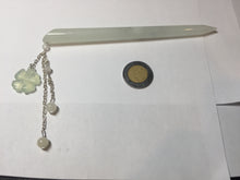 Load image into Gallery viewer, 13cm 100% Natural white/light green Xiu Jade Serpentine hairpin with four leaf clover dangling AW3
