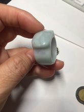 Load image into Gallery viewer, Size 10 1/4 100% natural type A light green saddle jadeite jade thumb ring BQ77
