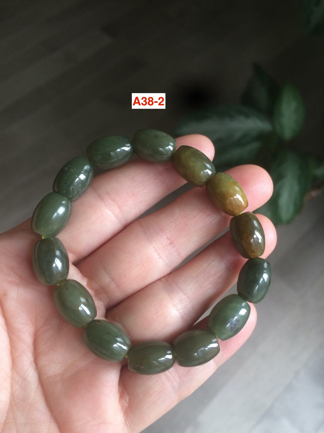 100% Natural 12x9mm green/yellow olives shape seed material(籽料) Hetian Jade bead bracelet A38 (河磨玉，和田玉籽料)