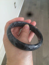 Load image into Gallery viewer, 56-63mm 100% natural black/white carbonate jade bangle F61
