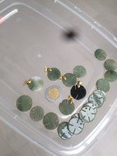 Load image into Gallery viewer, 18mm 100% natural type A black/dark green four-leaf/ five leaf/six leaf clover jadeite jade pendants AH46(Clearance item)
