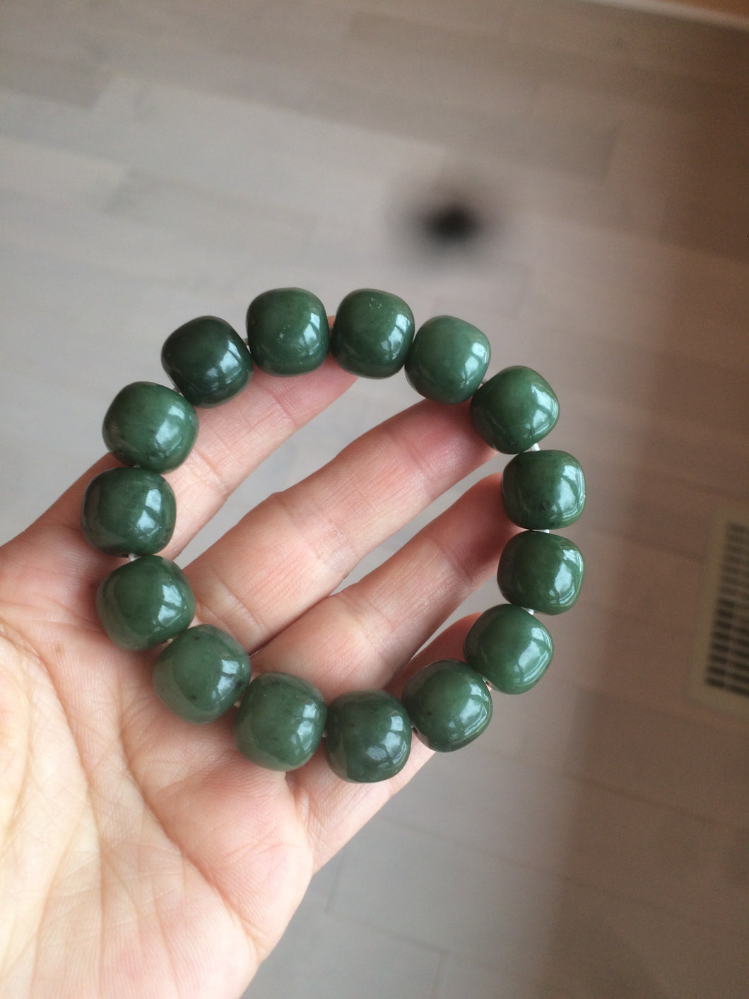 卖了 14x13mm 100% Natural dark green/yellow/black vintage style nephrite Hetian Jade bead bracelet HF26