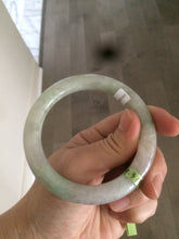 Load image into Gallery viewer, 55mm 100% natural certified light green/purple round cut jadeite jade bangle U18-1151
