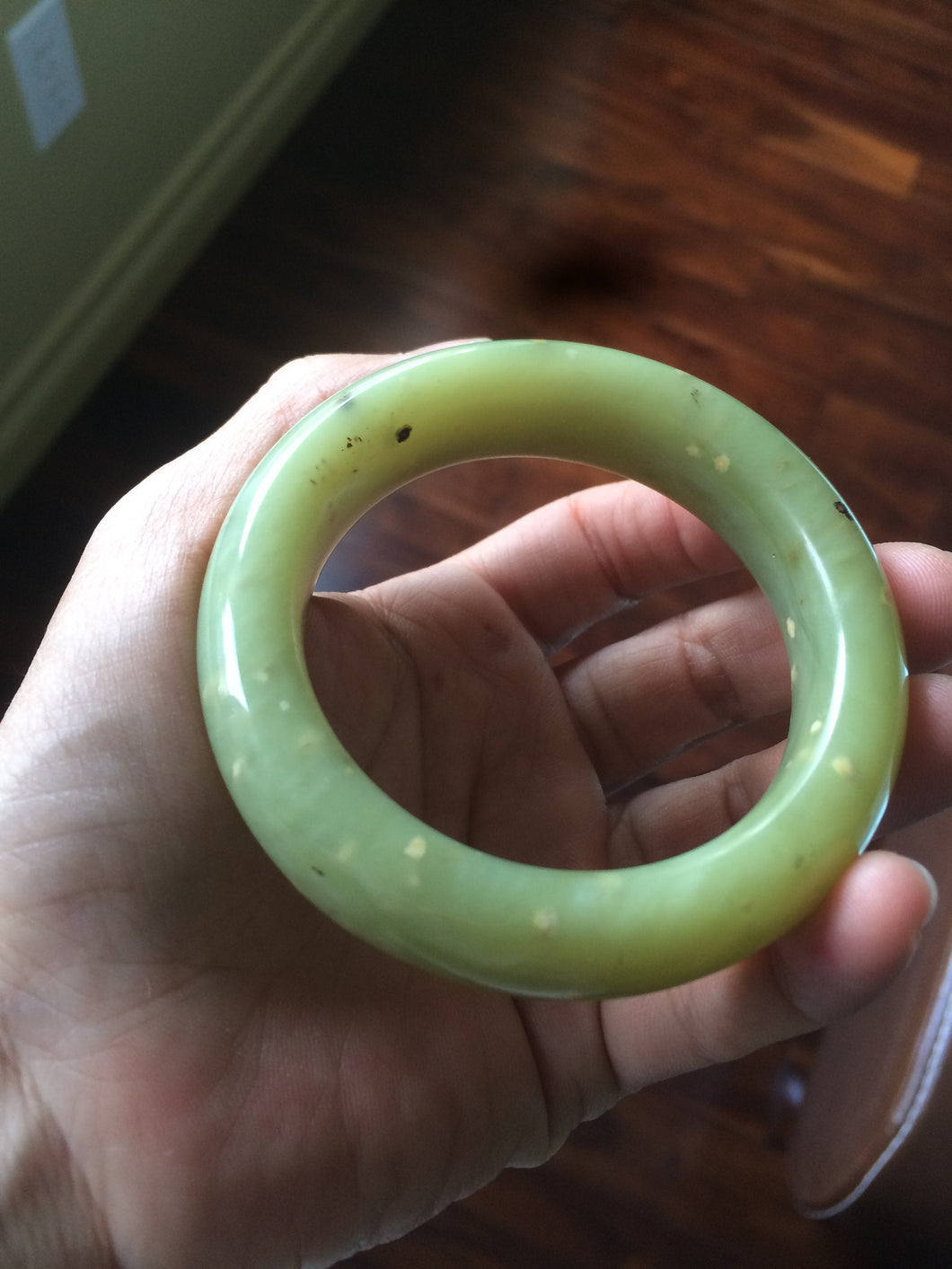 53.1 mm 100% Natural yellow dots and green Xiu Jade (Serpentine) Chubby bangle T179