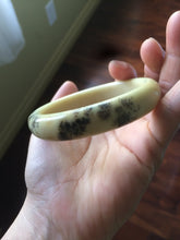 Load image into Gallery viewer, 58.9mm100% Natural butter yellow with black floating wildflowers Xiu Jade Serpentine bangle T348
